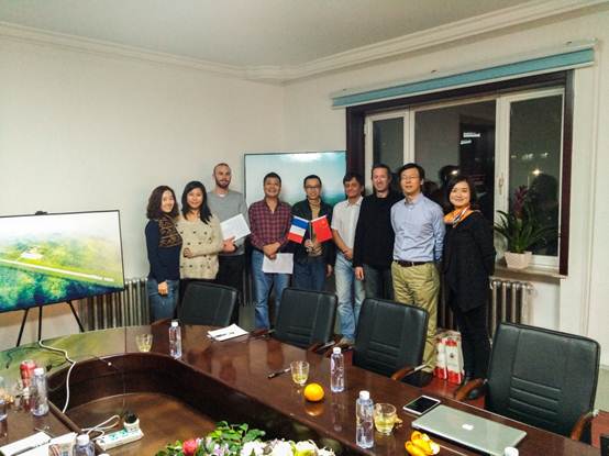 说明: 2015年11月15日我公司与法国丽夏航空公司达成初步共识,共同推进通航航空产业的发展。.jpg